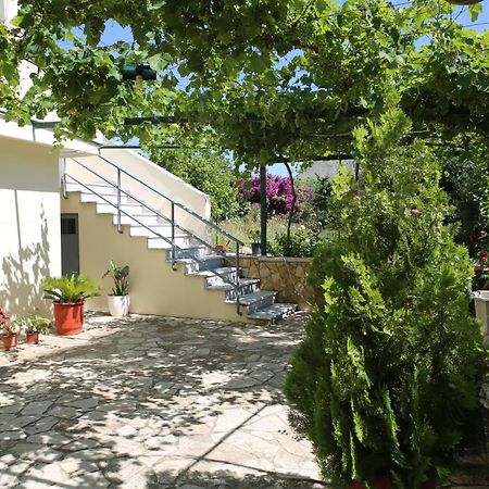 La Casa Di Nonna Leilighet Qeparo Eksteriør bilde