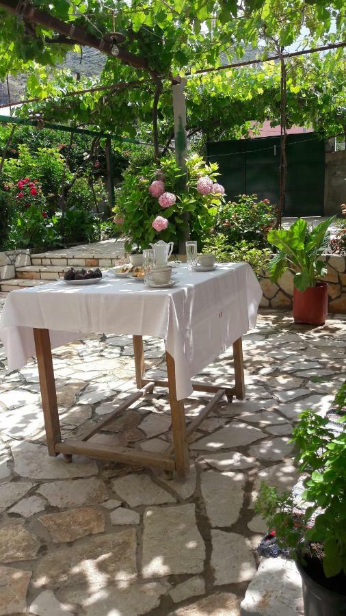 La Casa Di Nonna Leilighet Qeparo Eksteriør bilde